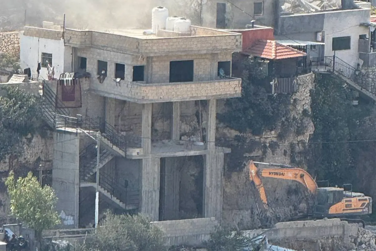 عمليات هدم واسعة بالقدس وعشرات المستوطنين يقتحمون الأقصى