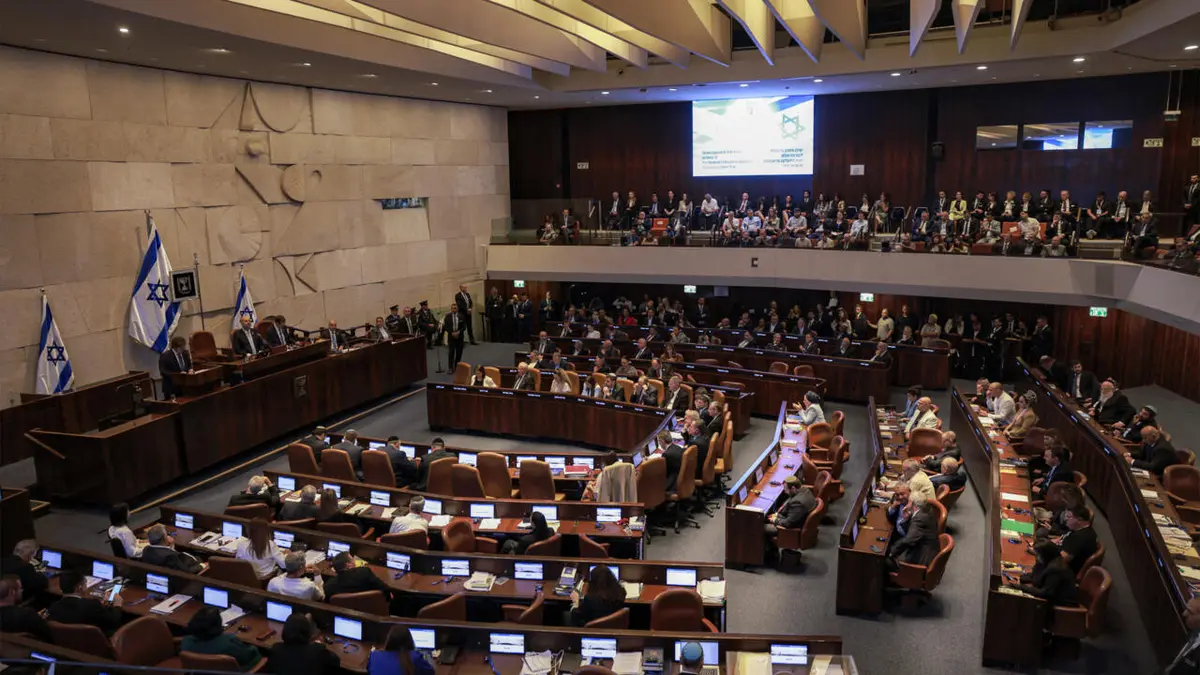 الكنيست يمدد قانون حظر وسائل الإعلام الأجنبية لعامين إضافيين