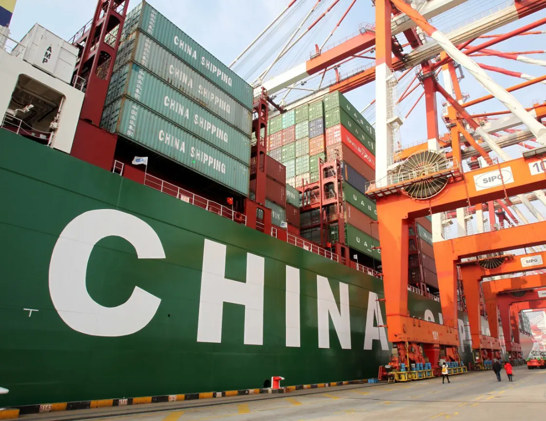 بكين تعارض الرسوم الجمركية الأمريكية على الرقائق - Economy Plus