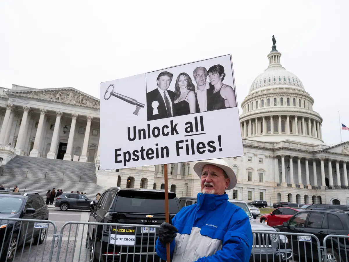 تطورات فضائح إبستين.. مليون وثيقة جديدة ومحامون يعملون على مدار الساعة