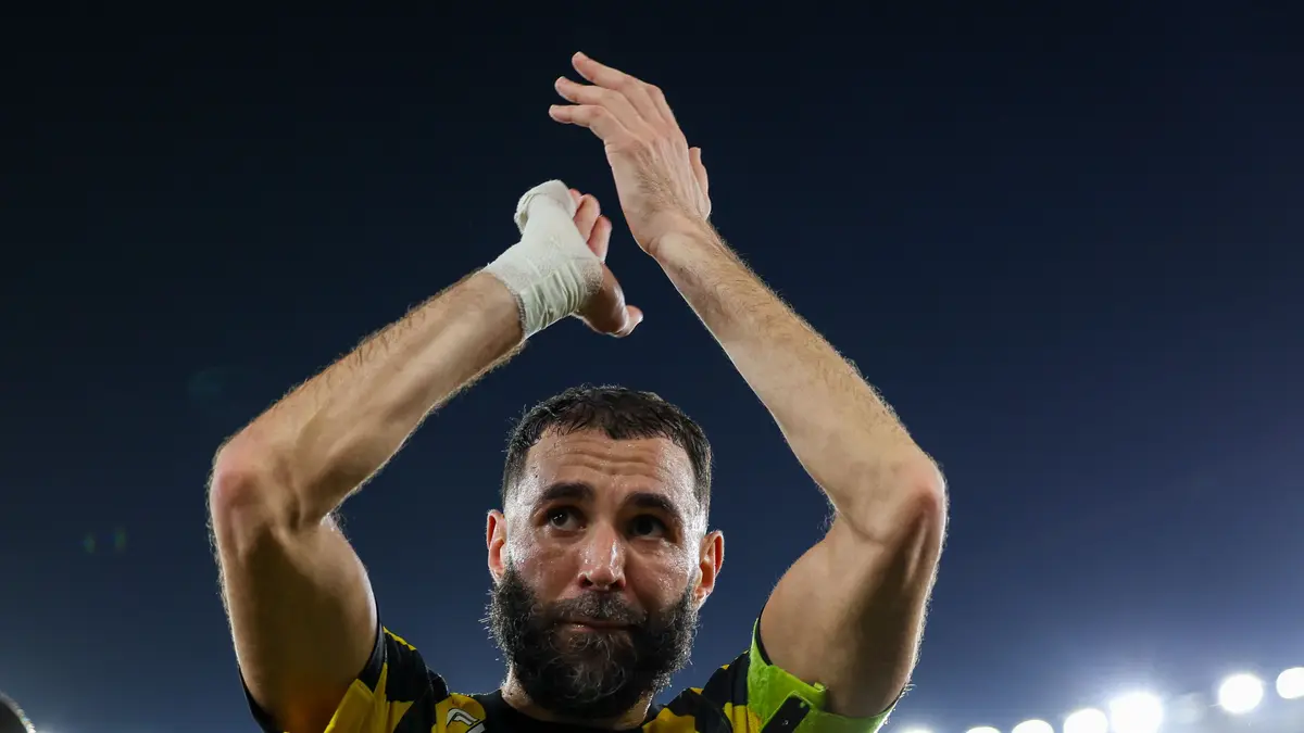 بنزيما يصعق حمد الله.. ويطارد العرش الآسيوي