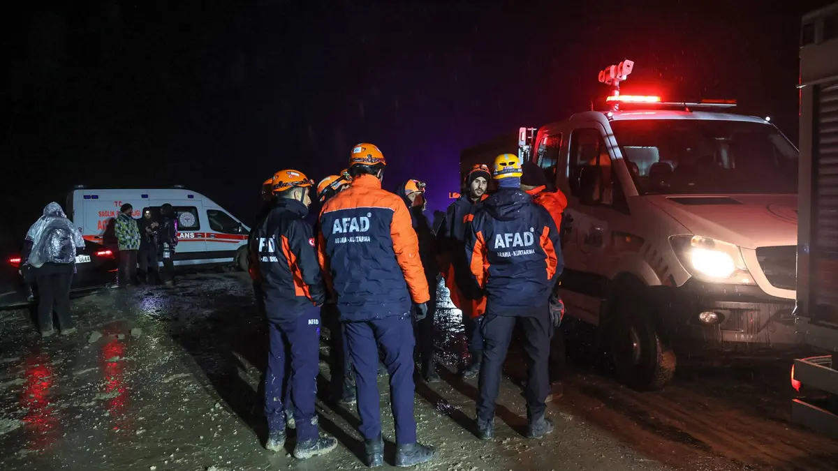 تركيا تعلن العثور على الصندوق الاسود لطائرة الوفد الليبي المنكوبة