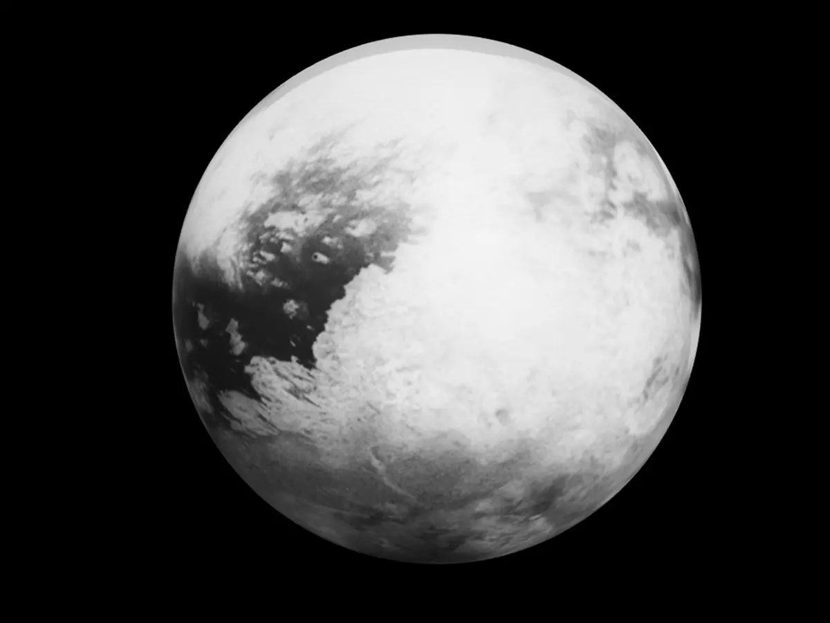 علماء للجزيرة نت: كشفنا عالما من الجليد الموحل في قمر "تيتان"