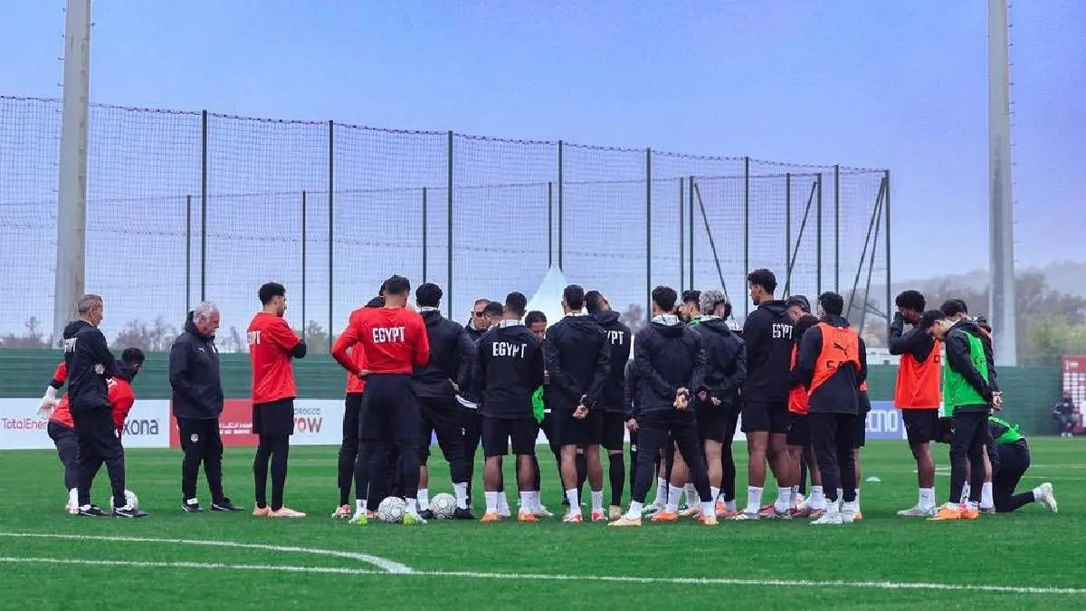 صورة: حسام حسن ينسف شائعات غضب إمام عاشور