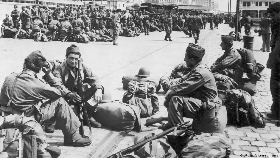 الجزائر: إقرار قانون "يجرم" الاستعمار الفرنسي ويطالب باعتذار – DW – 2025/12/24