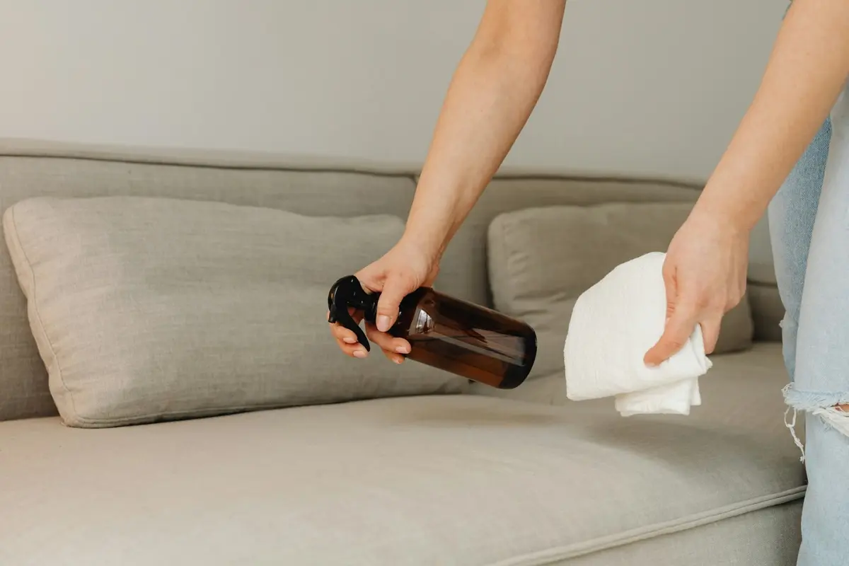 طرق تعطير مفارش السرير والأثاث المنجد بمواد طبيعية