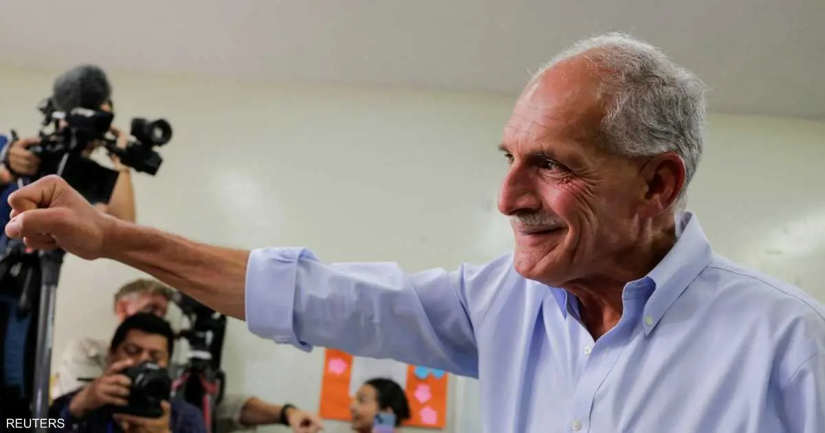 "فلسطيني" يتولى رئاسة هندوراس