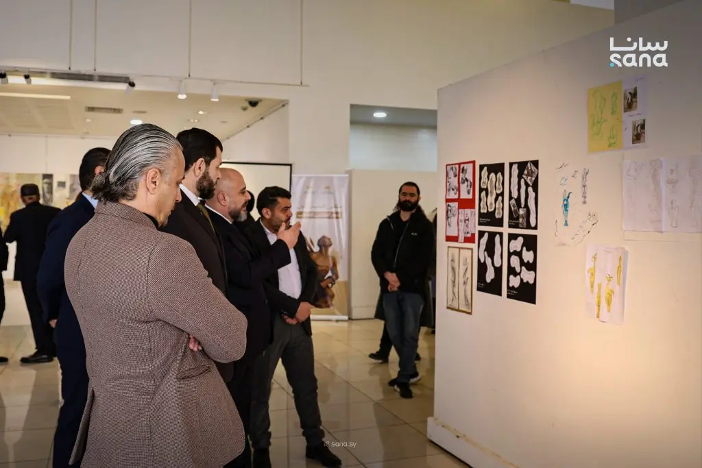 مركز الفنون البصرية بدمشق يختتم ملتقى النحت الأول ويعرض جدارية الثورة السورية