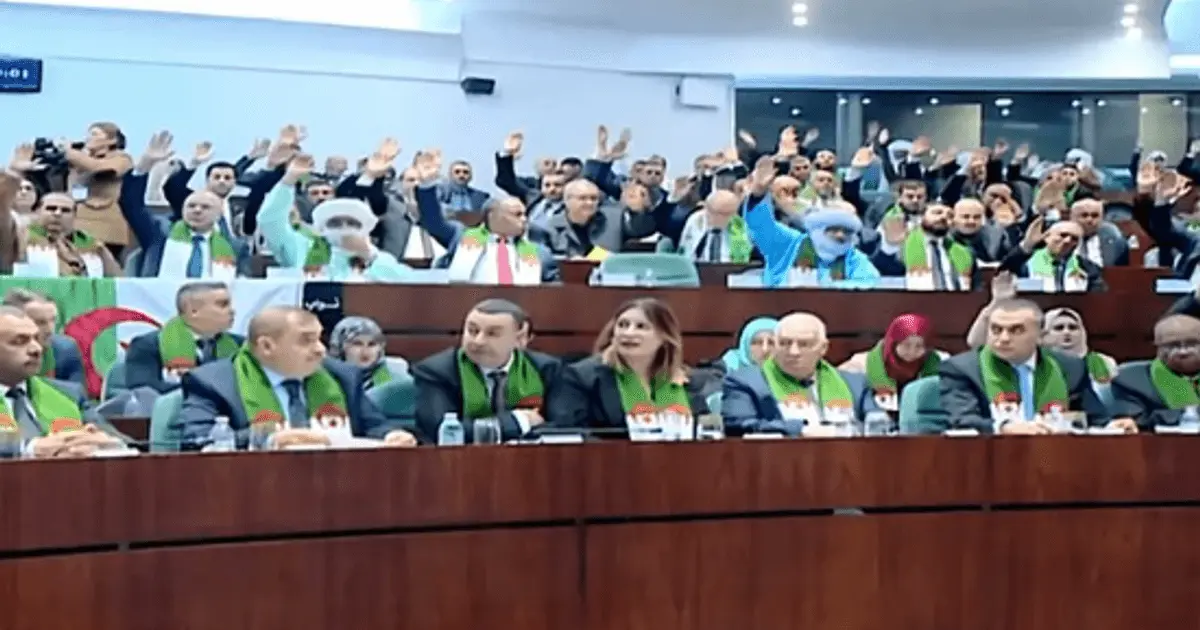 البرلمان الجزائري يصادق على قانون يجرم الاستعمار الفرنسي