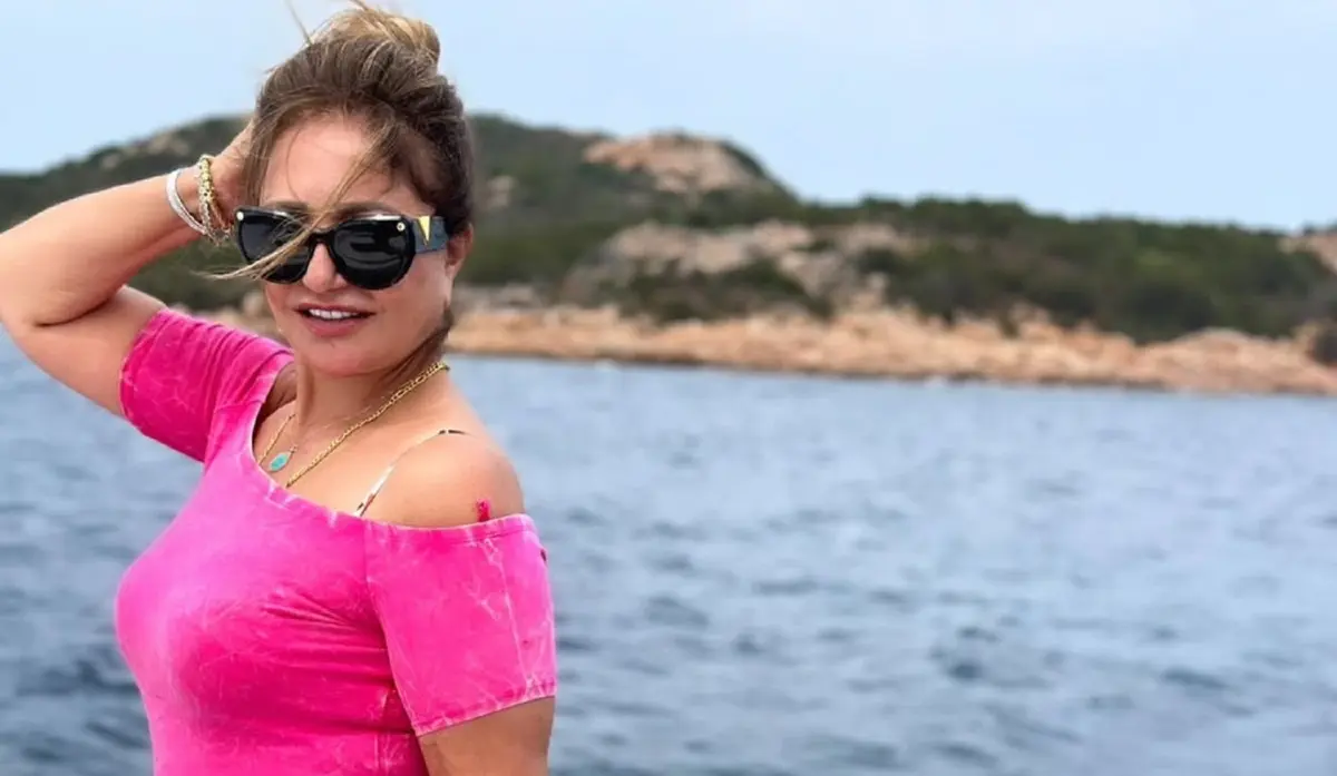 ليلى علوي في رسالة لمحمد منير: ربنا يشفيك يا غالي ويطمن قلوبنا عليك