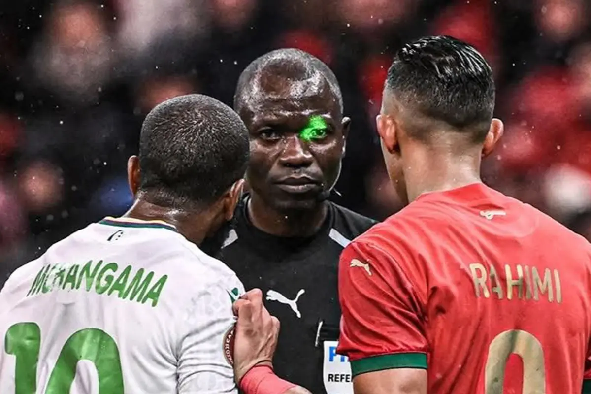 كيف تعرفت 800 كاميرا وتقنية إلى وجوه مشاغبي الليزر بأمم أفريقيا؟