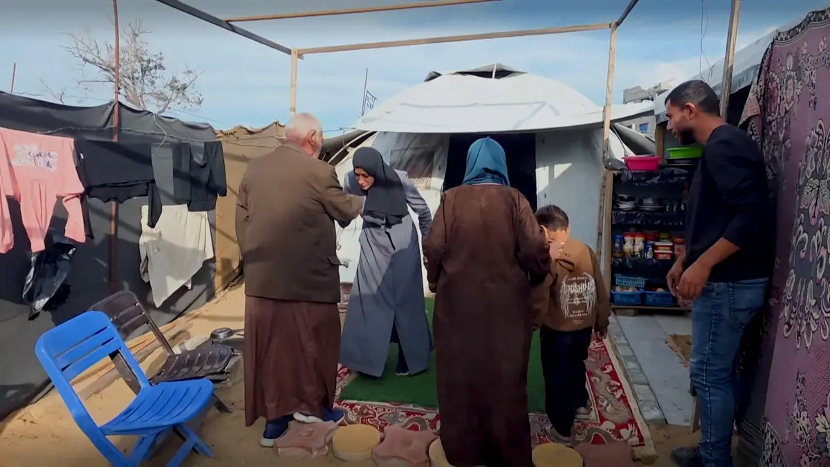 رحلة شاقة لعائلة من بيت لاهيا للقاء أبنائها المشتتين في قطاع غزة