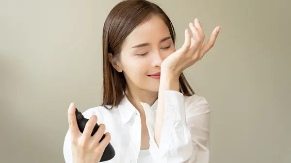 زهرة الخليج - كيف تختارين عطرك لتشكيل مزاجكِ.. وانطباعكِ؟