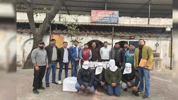 الشرطة الهندية تفكك مصنعًا لتجميع هواتف Galaxy مقلدة وتصادر مئات الأجهزة