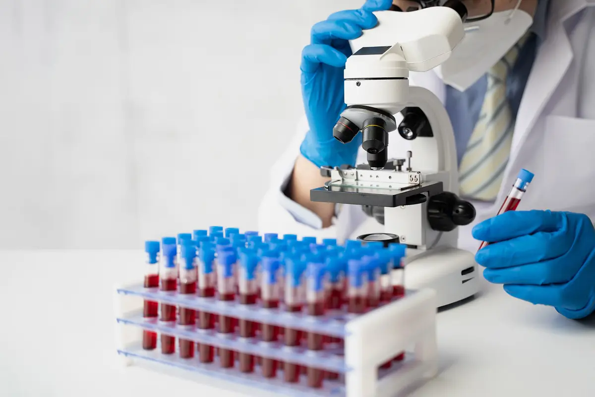 فايزر تعلن وفاة مريض بعد تلقيه دواء لعلاج سيولة الدم في تجربة