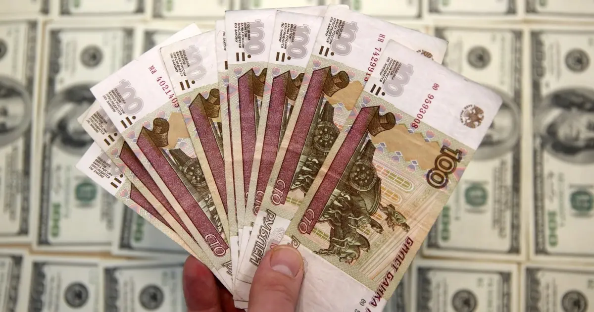 بلومبيرغ: الصعود غير المسبوق للروبل يهدد اقتصاد روسيا