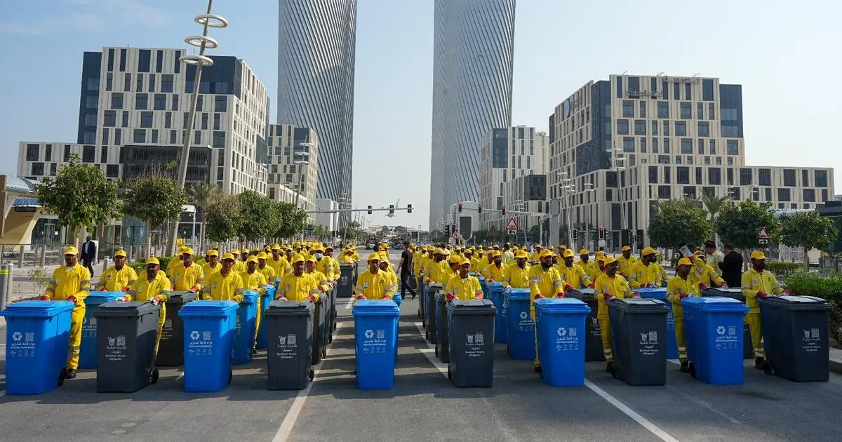 تنظم مسير للنظافة العامة في درب لوسيل بالعاصمة القطرية