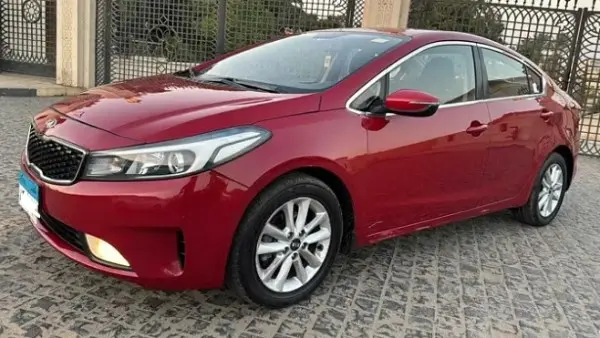 كيا سيراتو سيدان سعرها 700 ألف جنيه
