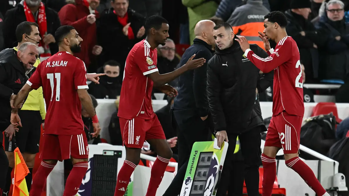 ورطة حقيقية لسلوت.. ليفربول مهدد بخسارة جهود 8 لاعبين أمام وولفرهامبتون