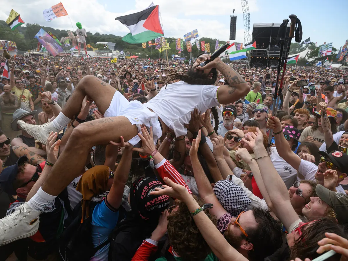 الشرطة البريطانية: لا إجراء ضد فرقة بوب فيلان بسبب هتافاتها ضد الجيش الإسرائيلي