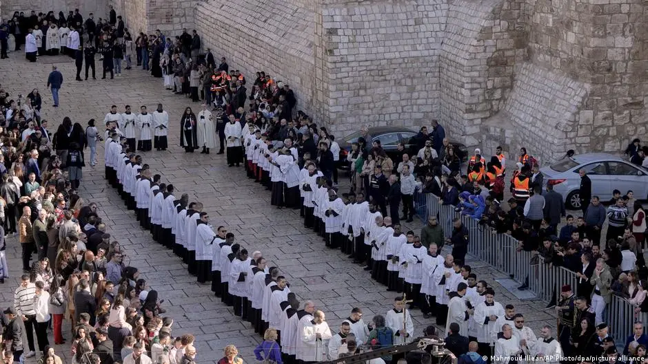 بعد عامين من حرب غزة.. بيت لحم تستعيد طقوس عيد الميلاد – DW – 2025/12/24