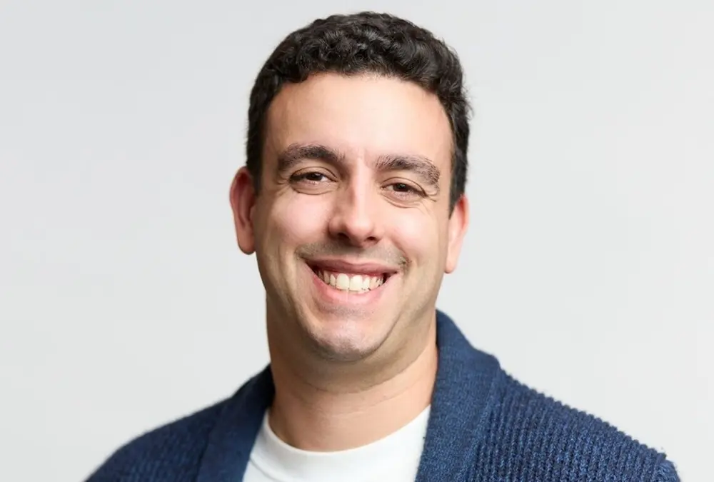 هجر الطب ليعالج الأطباء.. طبيب يحوّل احتراقه الوظيفي إلى شركة بـ 465 مليون دولار