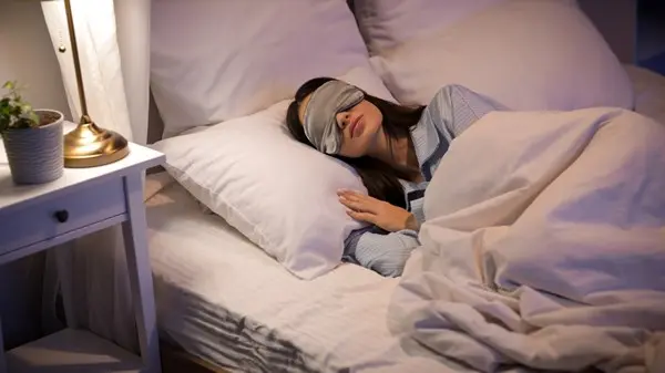 زهرة الخليج - الضوء الزائد في غرفة النوم يفسد جودة ليلكِ ويؤرق راحتكِ