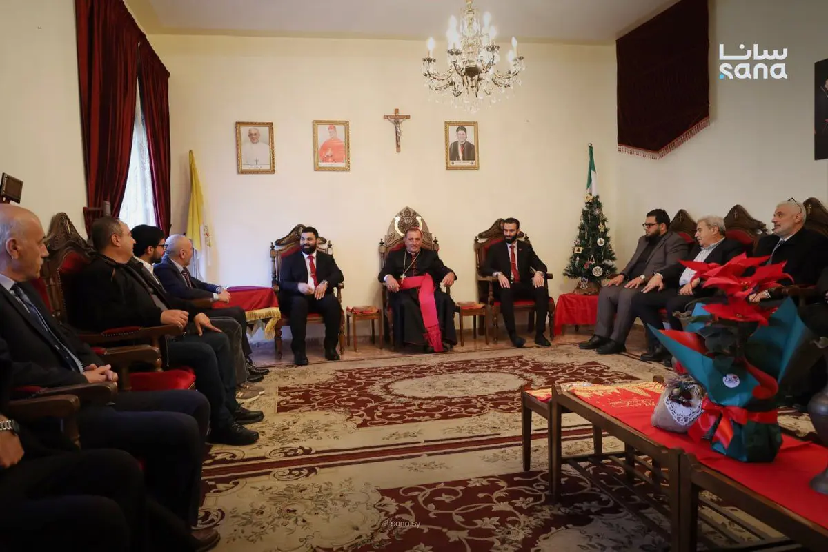 محافظ طرطوس يزور المطرانية المارونية في طرطوس ويقدم التهاني بعيد الميلاد