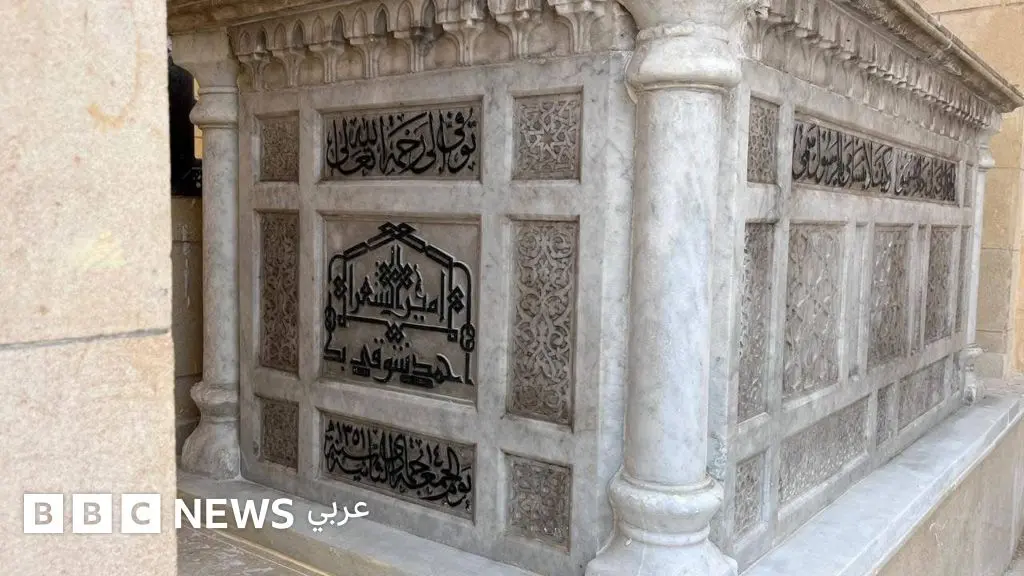 أحمد شوقي: جدل حول إزالة مقبرة أمير الشعراء وسط مخاوف على تراث القاهرة التاريخية - BBC News عربي