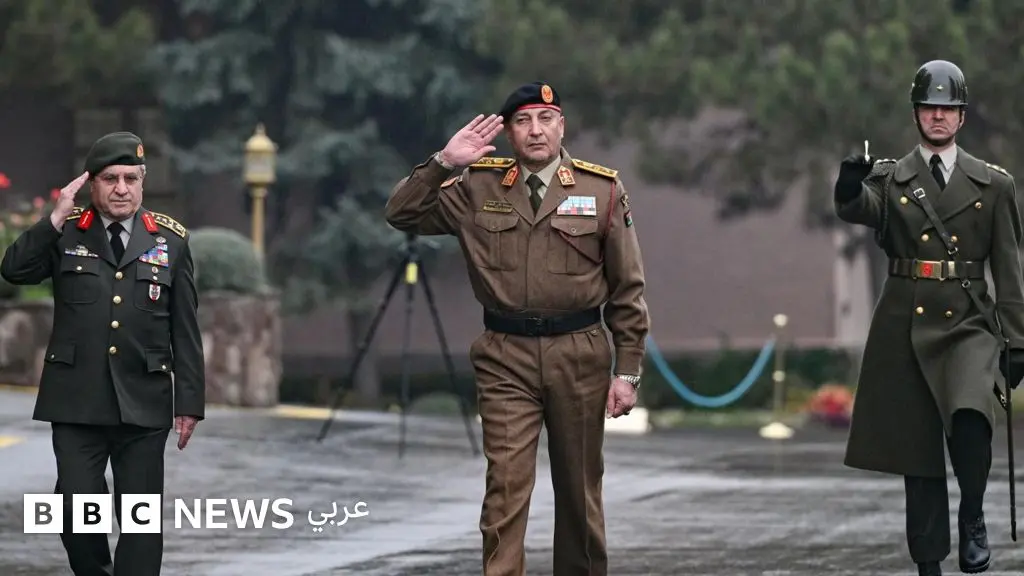 ماذا نعرف عن المسؤول العسكري الليبي الكبير الذي لقي مصرعه بتحطم طائرته في تركيا؟ - BBC News عربي