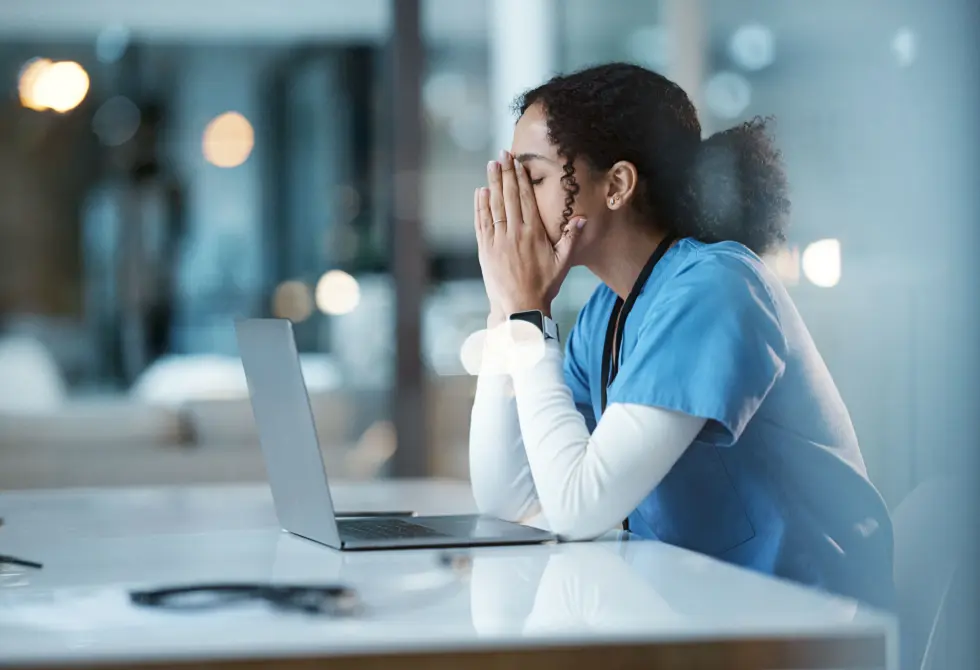 علاقة مقلقة بين اضطراب الساعة البيولوجية وسرطان الثدي العدواني