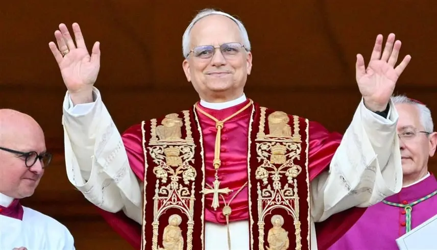 دعا إلى السلام والرحمة.. بابا الفاتيكان: الكرامة الإنسانية لا نهائية - موقع 24