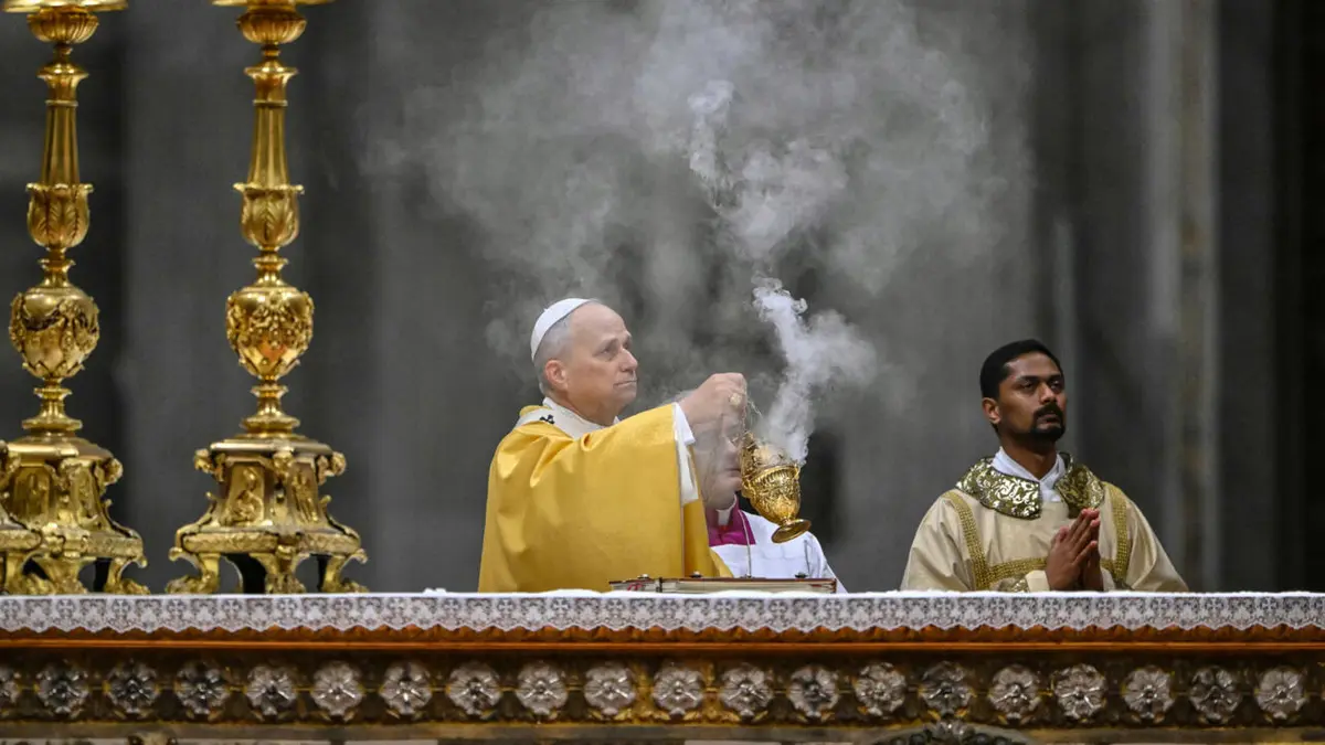 في قداس عيد الميلاد الأول له... البابا ليون الرابع عشر يدعو إلى "هدنة سلام عالمية"