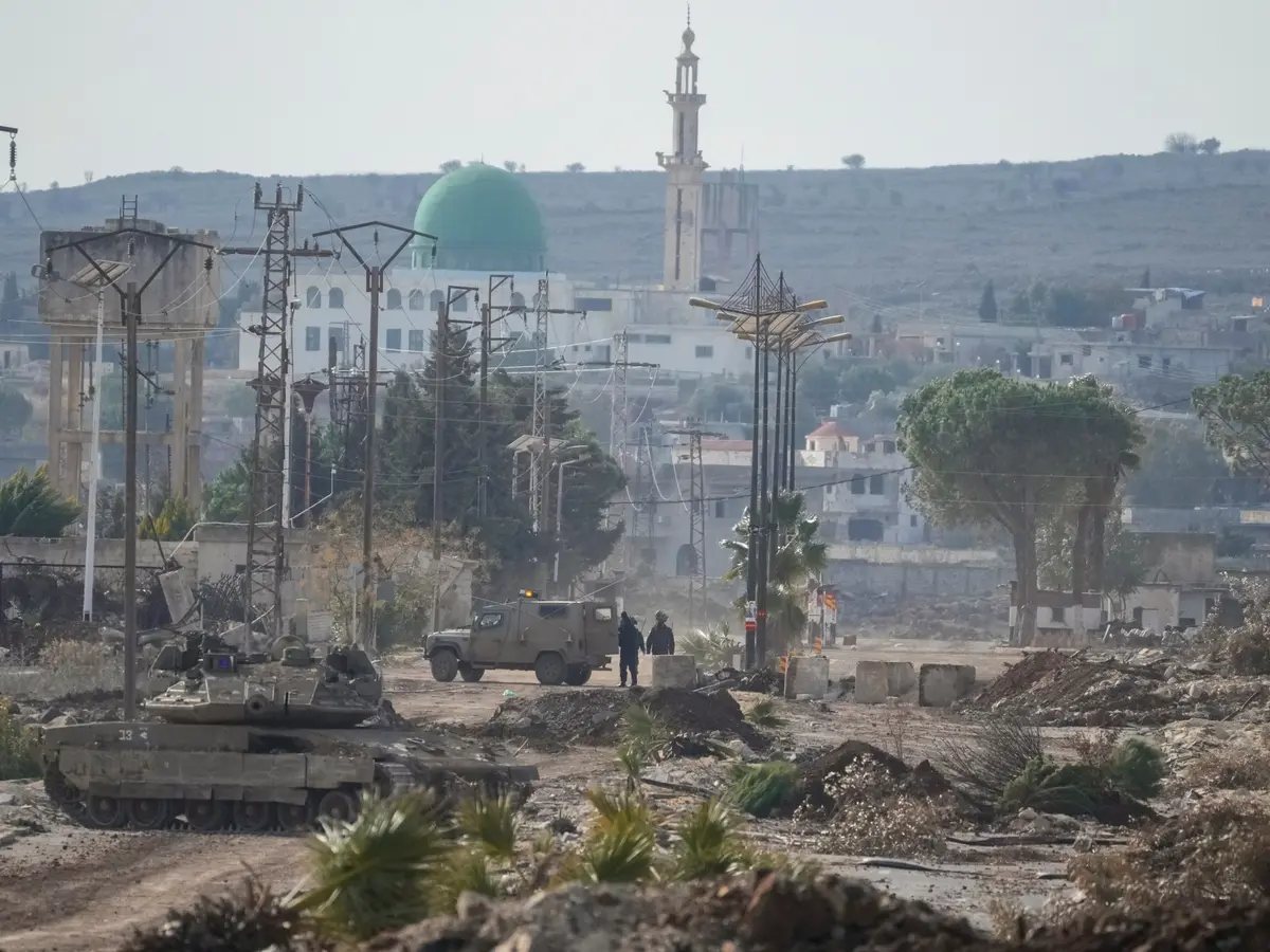 عربات إسرائيلية تتوغل في ريف القنيطرة وتتجول بعدة قرى