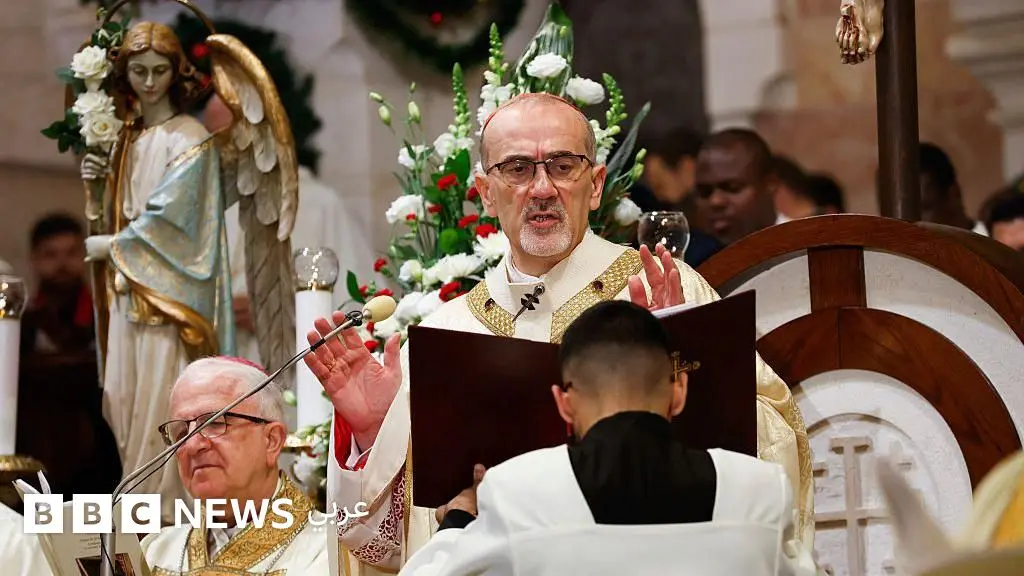 عيد الميلاد المجيد: كنيسة المهد في بيت لحم تستعيد مظاهر الاحتفال بعد وقف الحرب - BBC News عربي