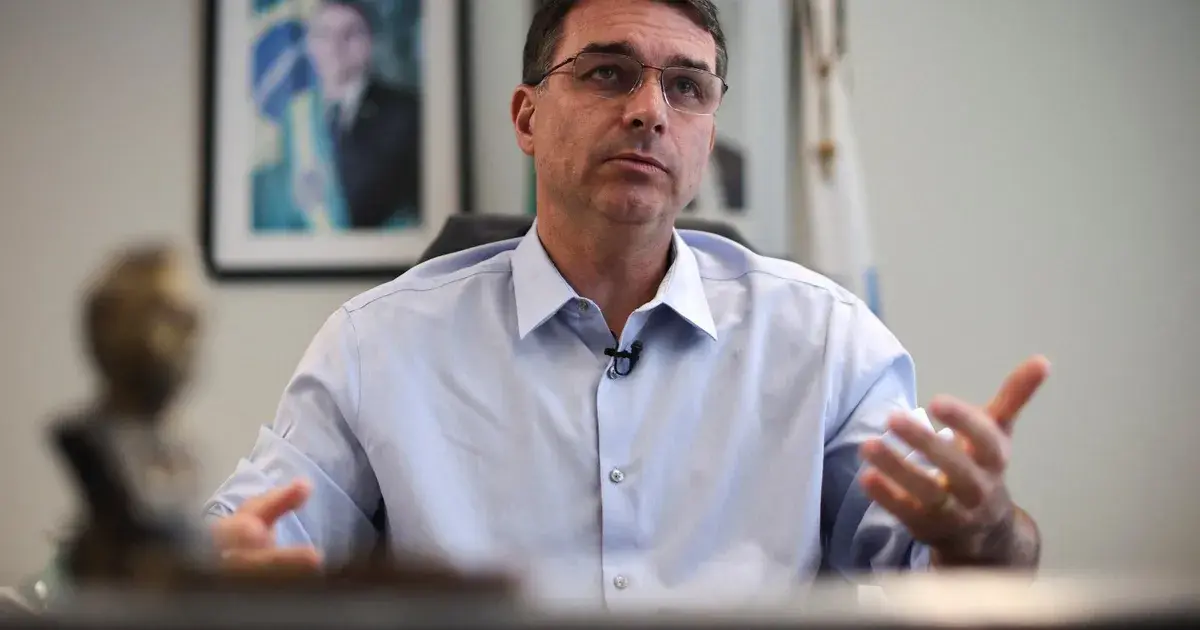 البرازيل.. بولسونارو يعلن تأييده لترشح نجله فلافيو للرئاسة