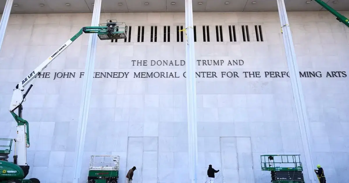 إلغاء حفل جاز عشية عيد الميلاد بمركز كينيدي بعد إضافة اسم ترمب للمبنى