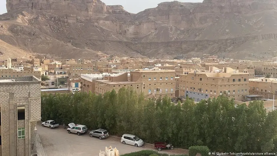 الحكومة اليمنية تحذر من المساس بحضرموت والمهرة – DW – 2025/12/25