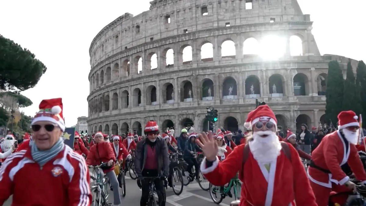 هل تخلّى سانتا عن الزلّاجة لصالح وسائل نقل أخرى حول العالم؟