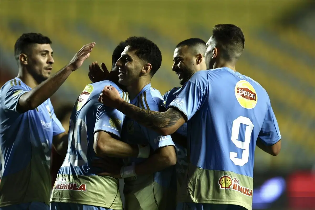 تجميد مفاوضات الأهلي مع حسين الشحات وعبد القادر.. وموقف كوكا