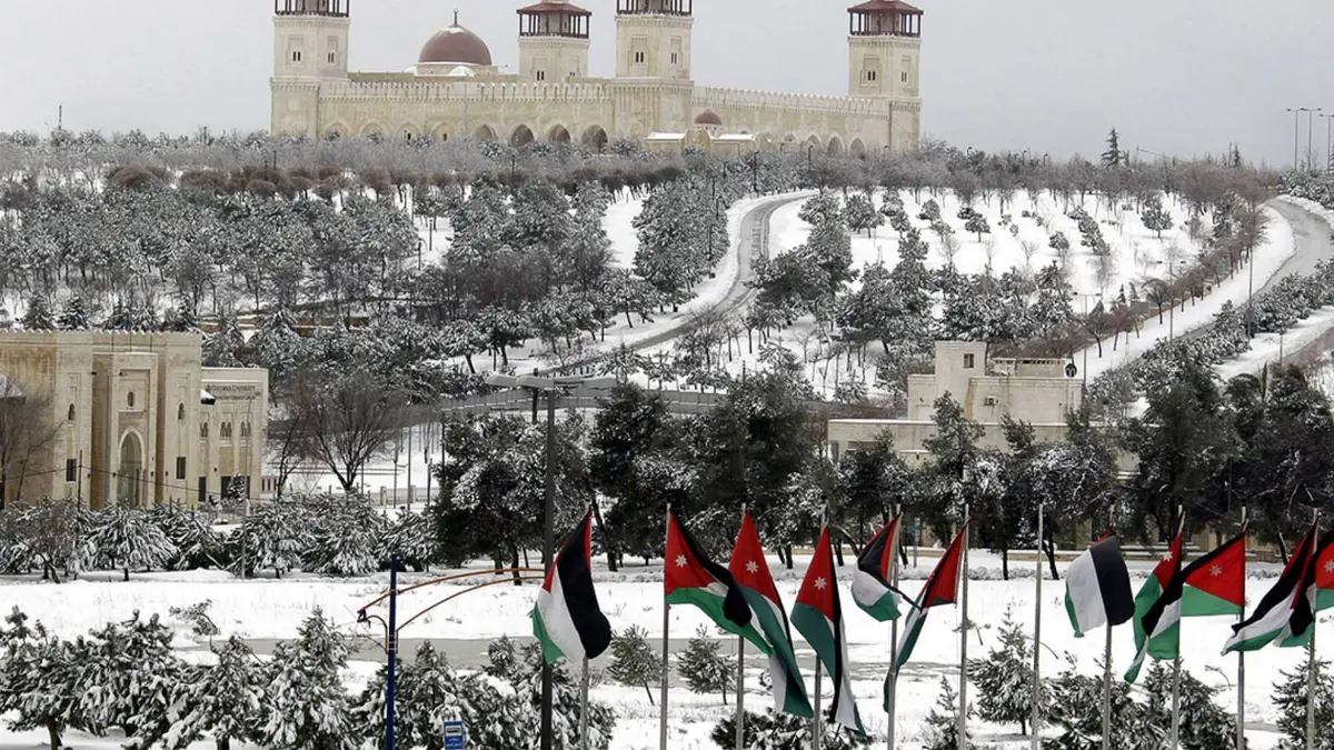 "عطلة بيضاء".. ثلوج كثيفة وعواصف رعدية تضرب عدة دول عربية نهاية الأسبوع