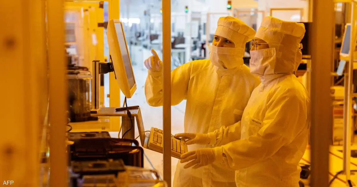 توقعات بتجاوز مبيعات أشباه الموصلات تريليون دولار في 2026