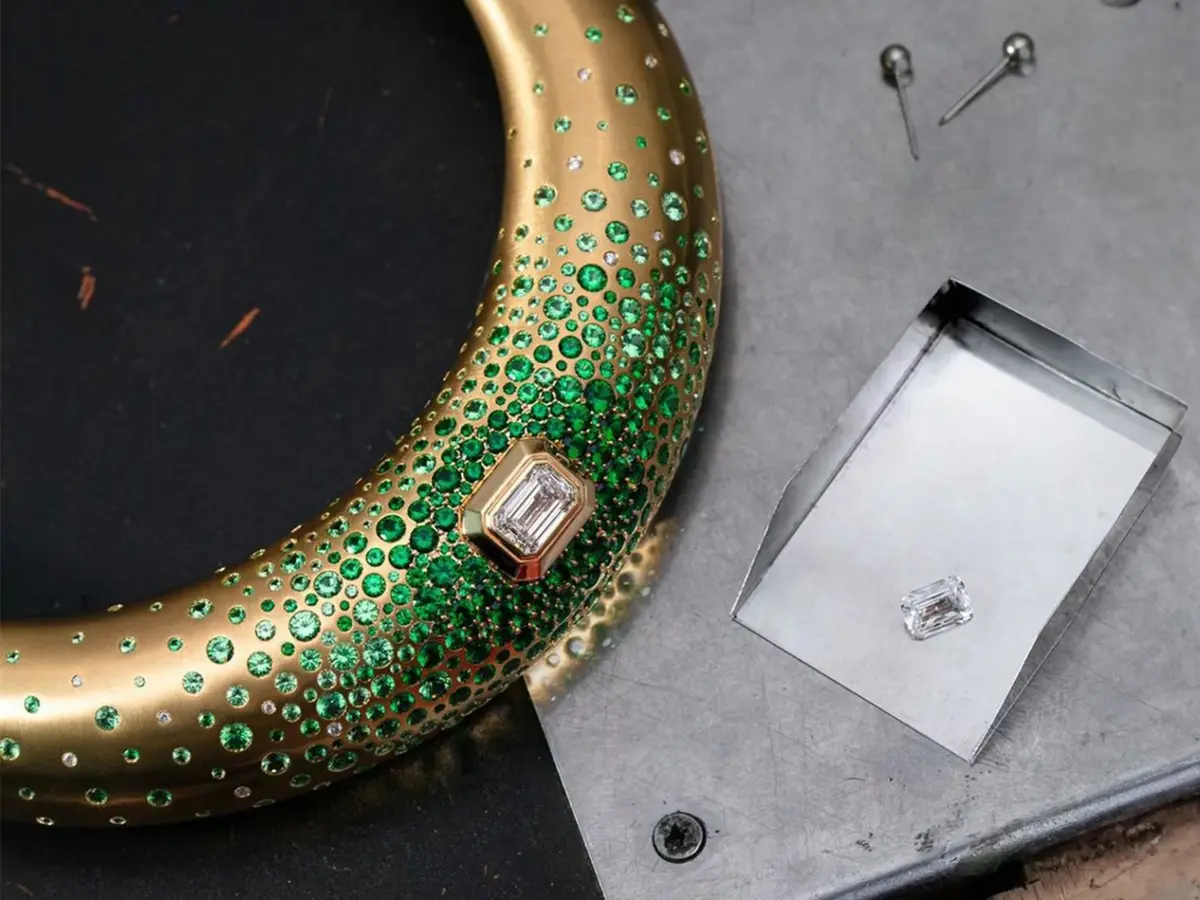 الزمرد والملاكيت يتصدَّران مشهد المجوهرات: حضور أخضر يغيِّر قواعد الأناقة