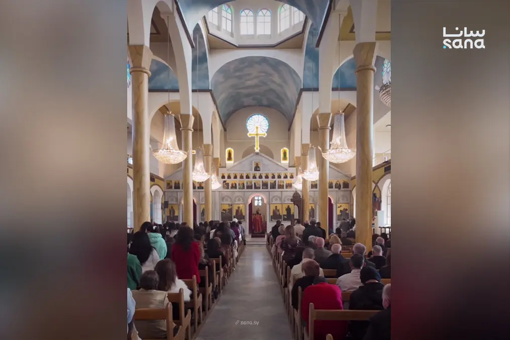 قداس في كنيسة مار جرجس بمدينة محردة في ريف حماة الشمالي بمناسبة عيد الميلاد