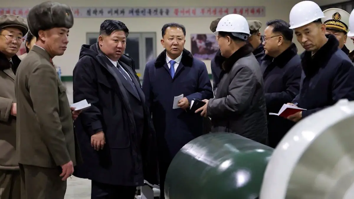 كوريا الشمالية تنشر صور "غواصة نووية" جديدة.. وبوتين يشيد ببيونغ يانغ