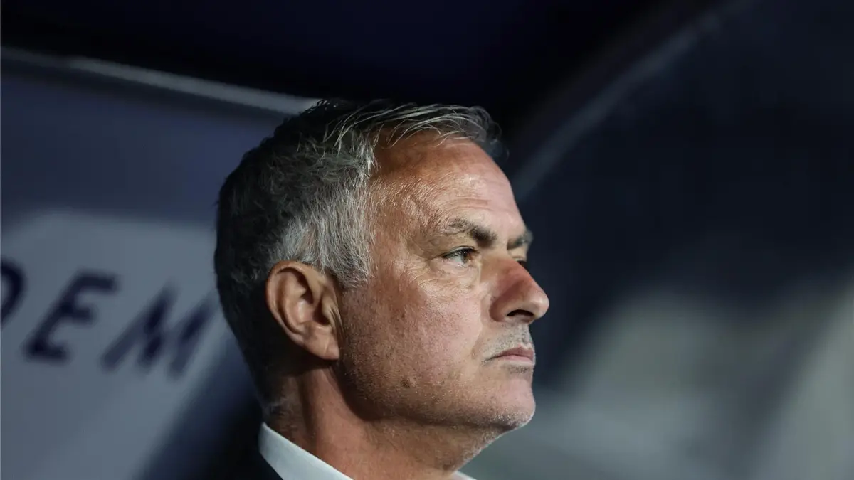 مورينيو يعاقب صحفيا في البرتغال.. فما السبب؟