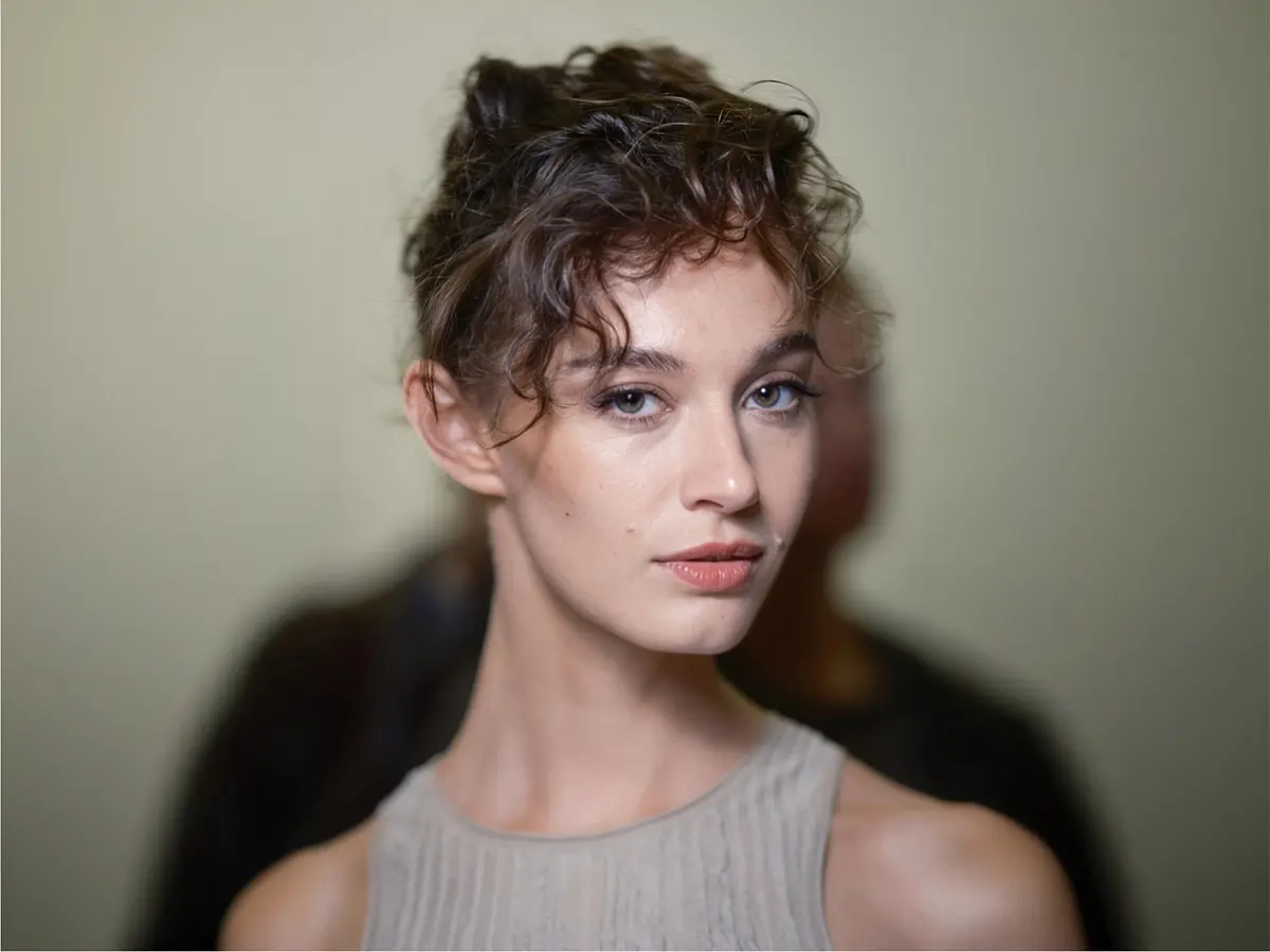 مكياج الـ5 دقائق للمرأة العملية.. كيف تختصرين الوقت دون التنازل عن جمالك؟