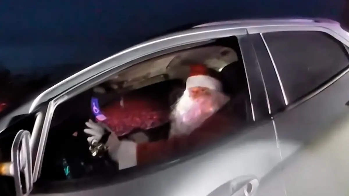 إيقاف "بابا نويل وزوجته" بسبب السرعة الزائدة