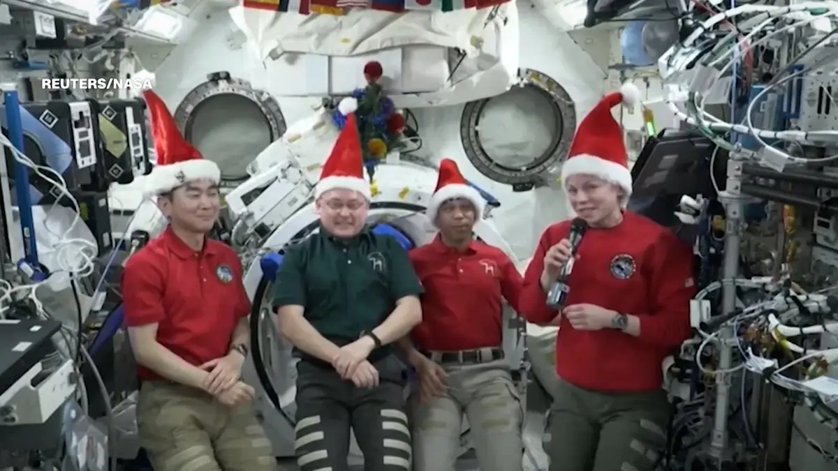 رواد فضاء يبعثون رسالة إلى الأرض بمناسبة عيد الميلاد.. هذا ما جاء فيها