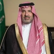 الأمير فيصل بن سلمان يطلع على مركز خدمات المستفيدين بدارة الملك عبدالعزيز